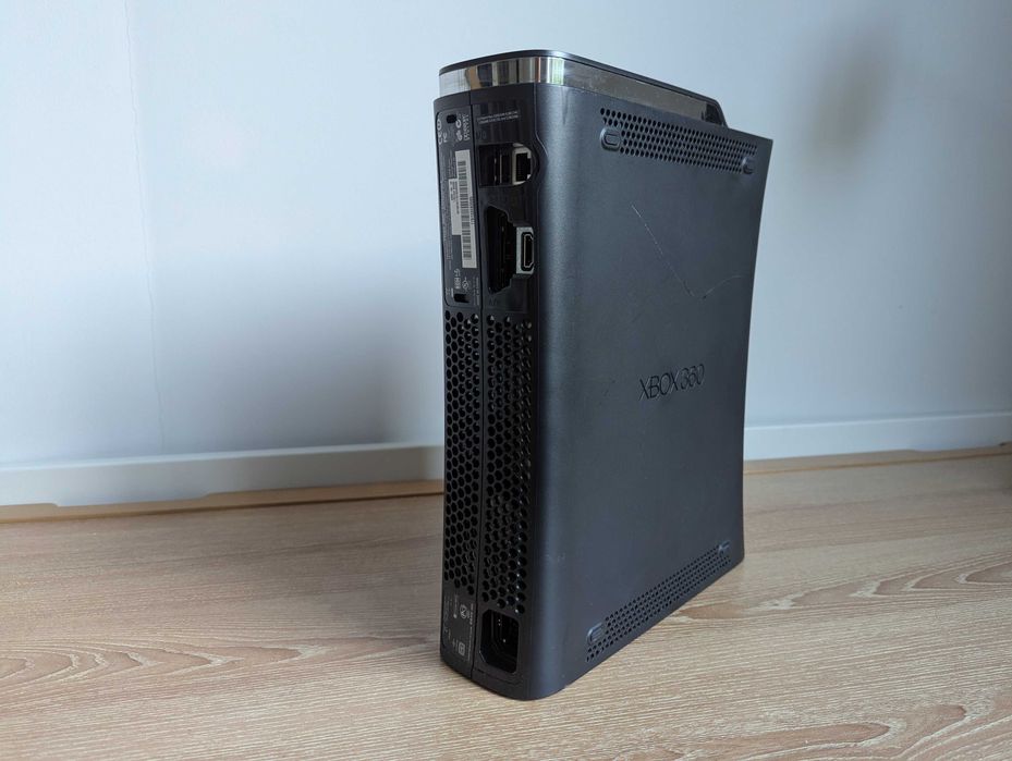 Xbox 360 Elite 120 ГБ з іграми і джойстиком