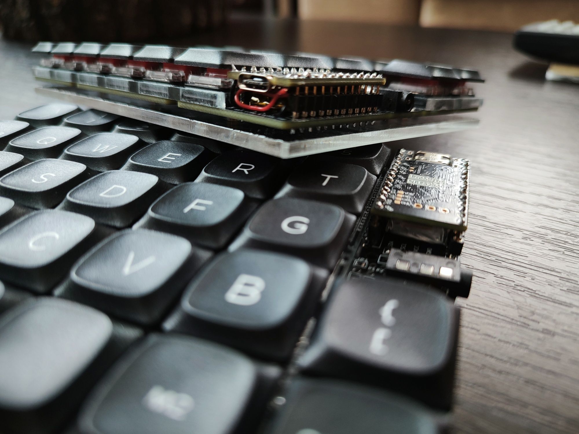 Бездротова ортолінійна спліт клавіатура Helix keyboard