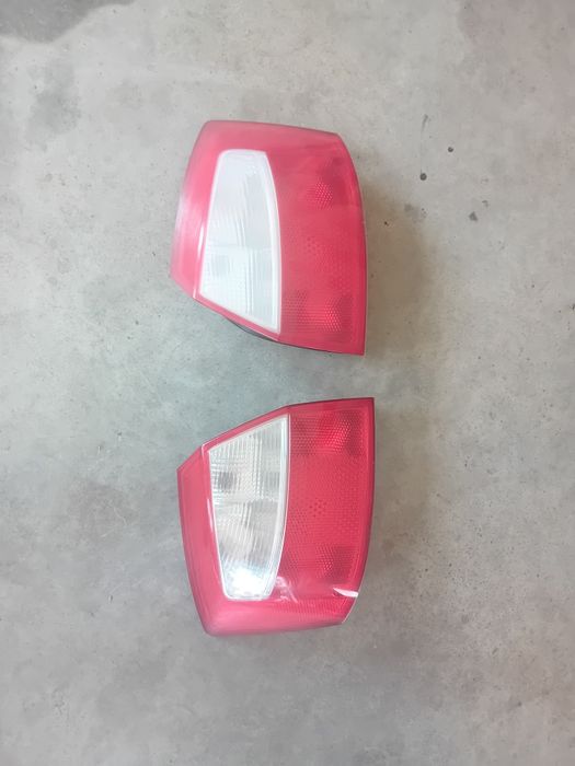 Audi A4 B6 B7 sedan  lampa lampy lewa prawa tył tylnia hella