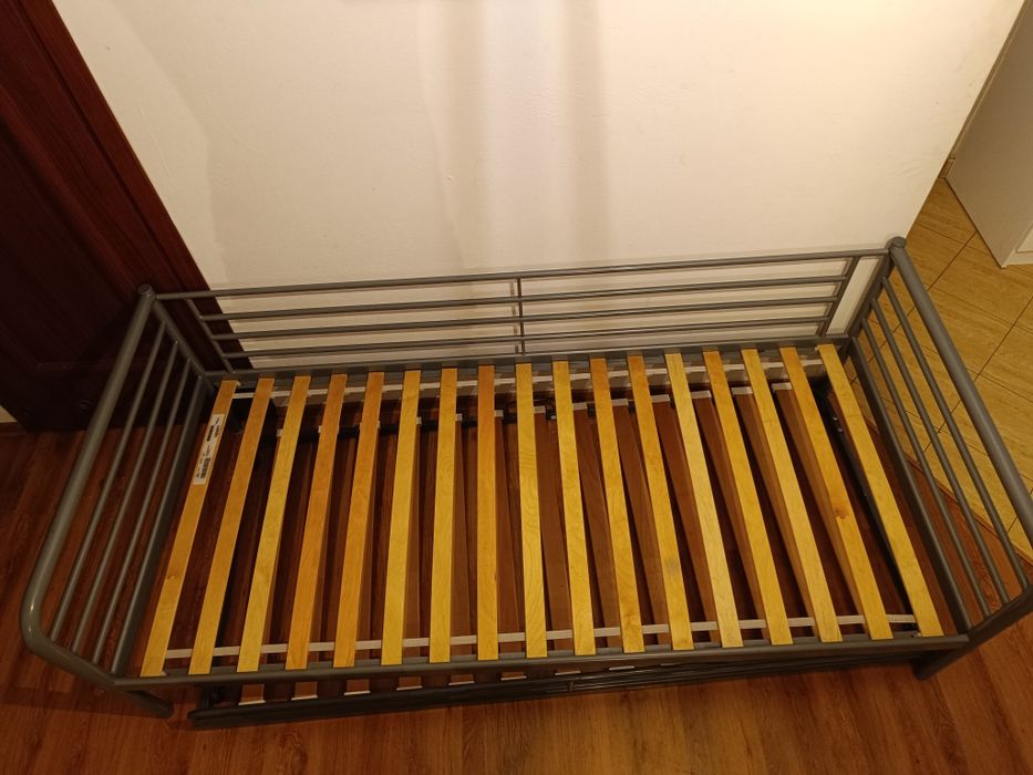 Łóżka Ikea Svarta-leżanka + dodatkowe wysuwane łóżko