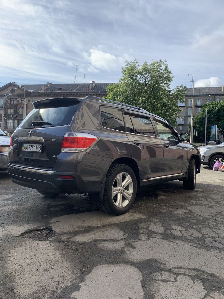 Toyota Highlander 2012 AWD XLE