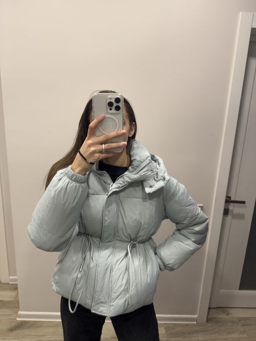 Стильна куртка жіноча з капішоном