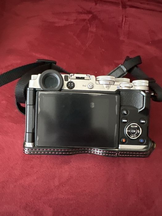 Olympus Pen-F prateada