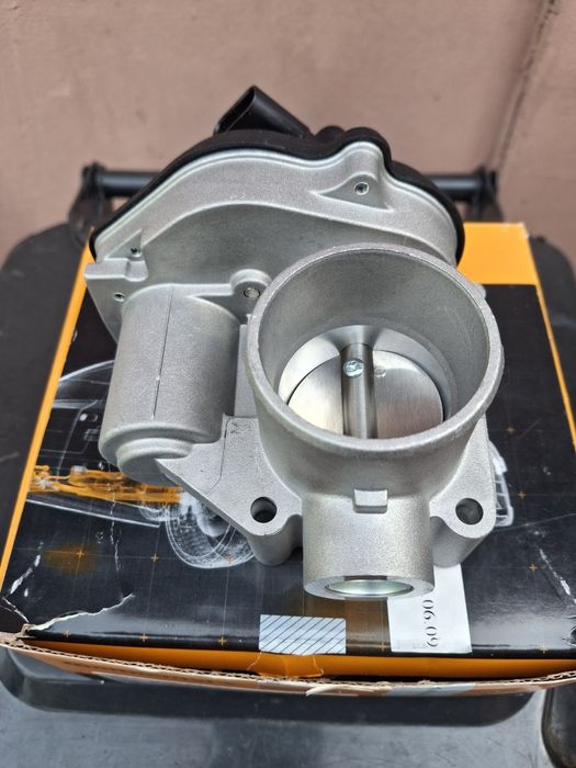 Przepustnica 1.6 benzyna  Ford cmax, Mondeo, Volvo. Continental avd -