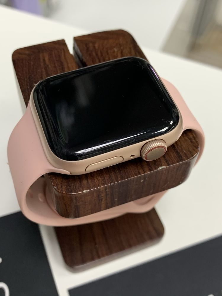 Оригінальні  apple watch series 4 40 mm rose gold