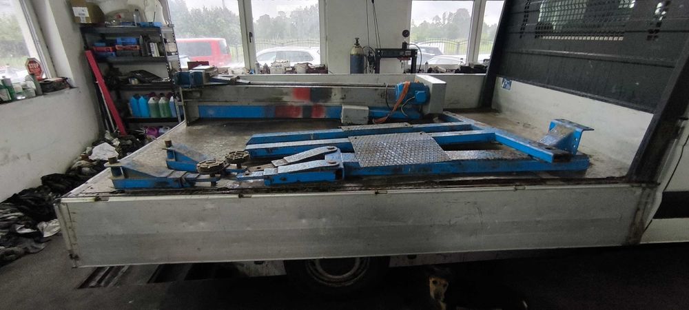 Podnośnik jednokolumnowy śrubowy Nussbaum