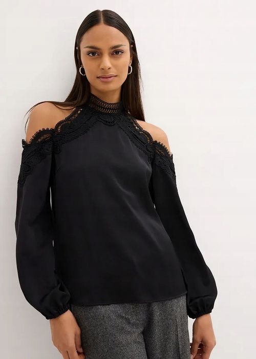 B.P.C bluzka czarna odkryte ramiona z koronką 40.