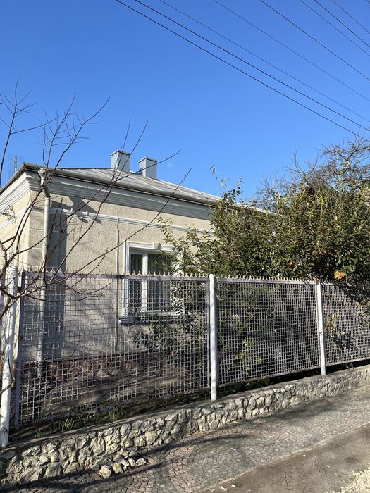 Продається домогосподарство в центральній частині м.Тернополя.