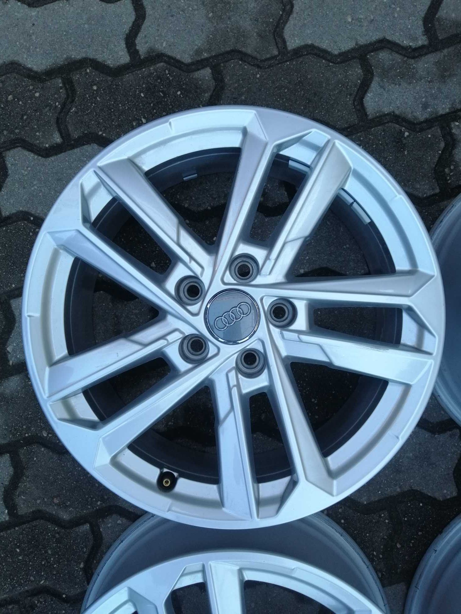 Felgi aluminiowe 5 x 112 R 17 Alufelgi oryginalne Audi Jak Nowe Vw
