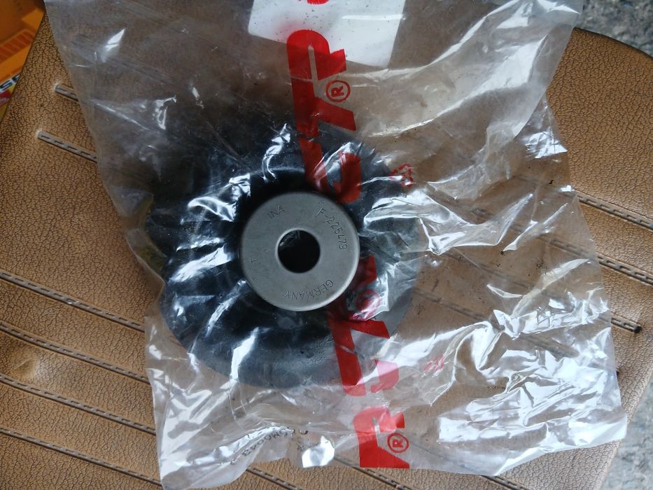 Передня опора на лачетті, нова з підшипником.