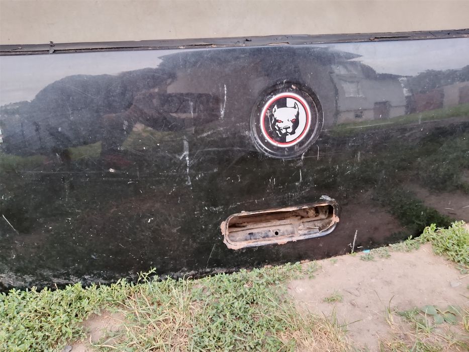 Гольф 4 хетчбек чорний ляда без скла