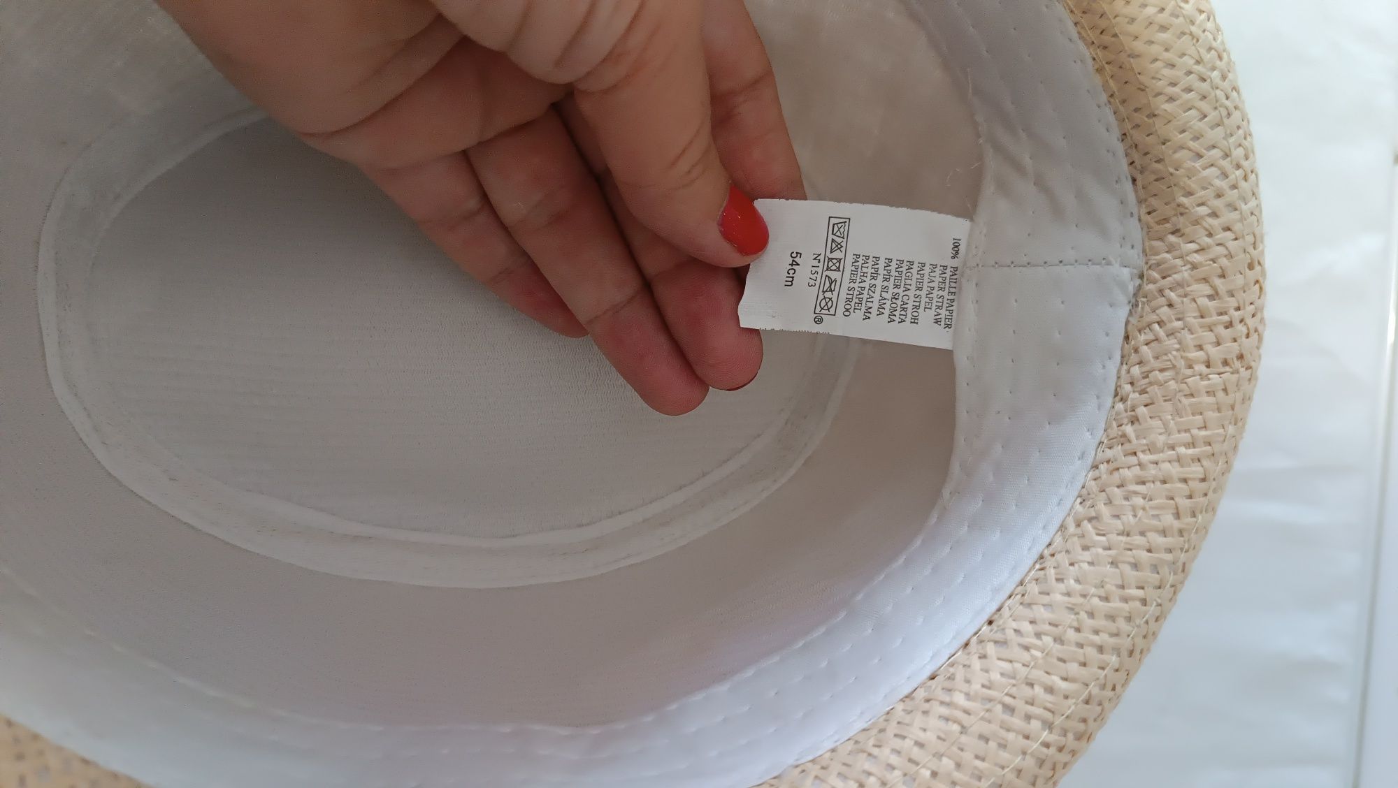 Chapéu em palhinha. Fita salmão. 54 cm