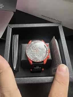 Omega x Swatch Lava SO33O100 – Nowa Era Bioceramiki