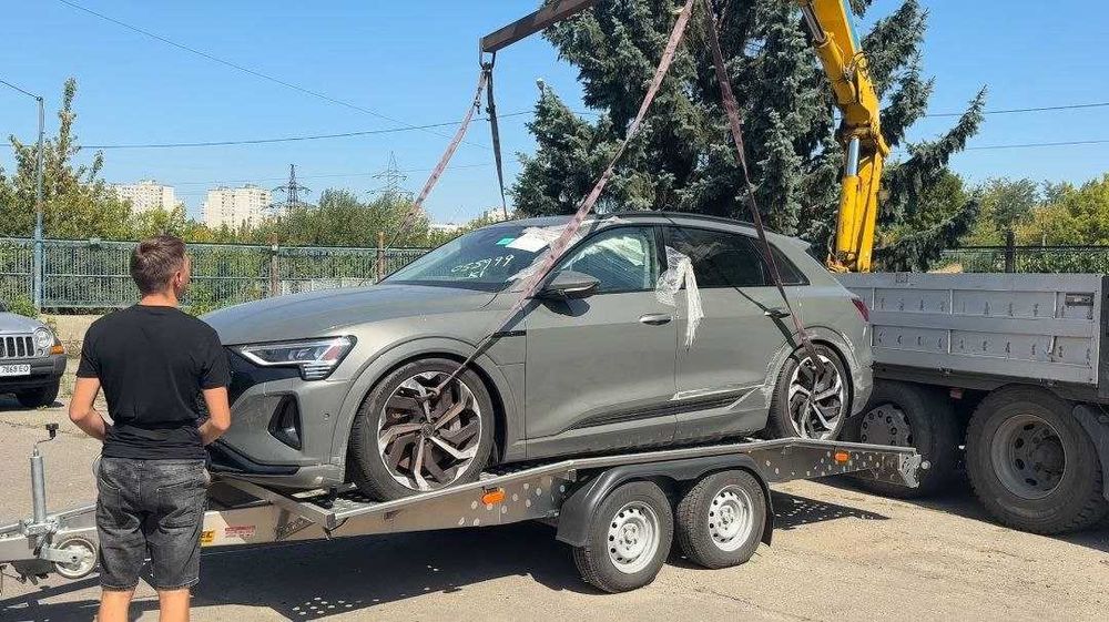 Кран маніпулятор для розвантаження/завантаження автомобіля з автовозу