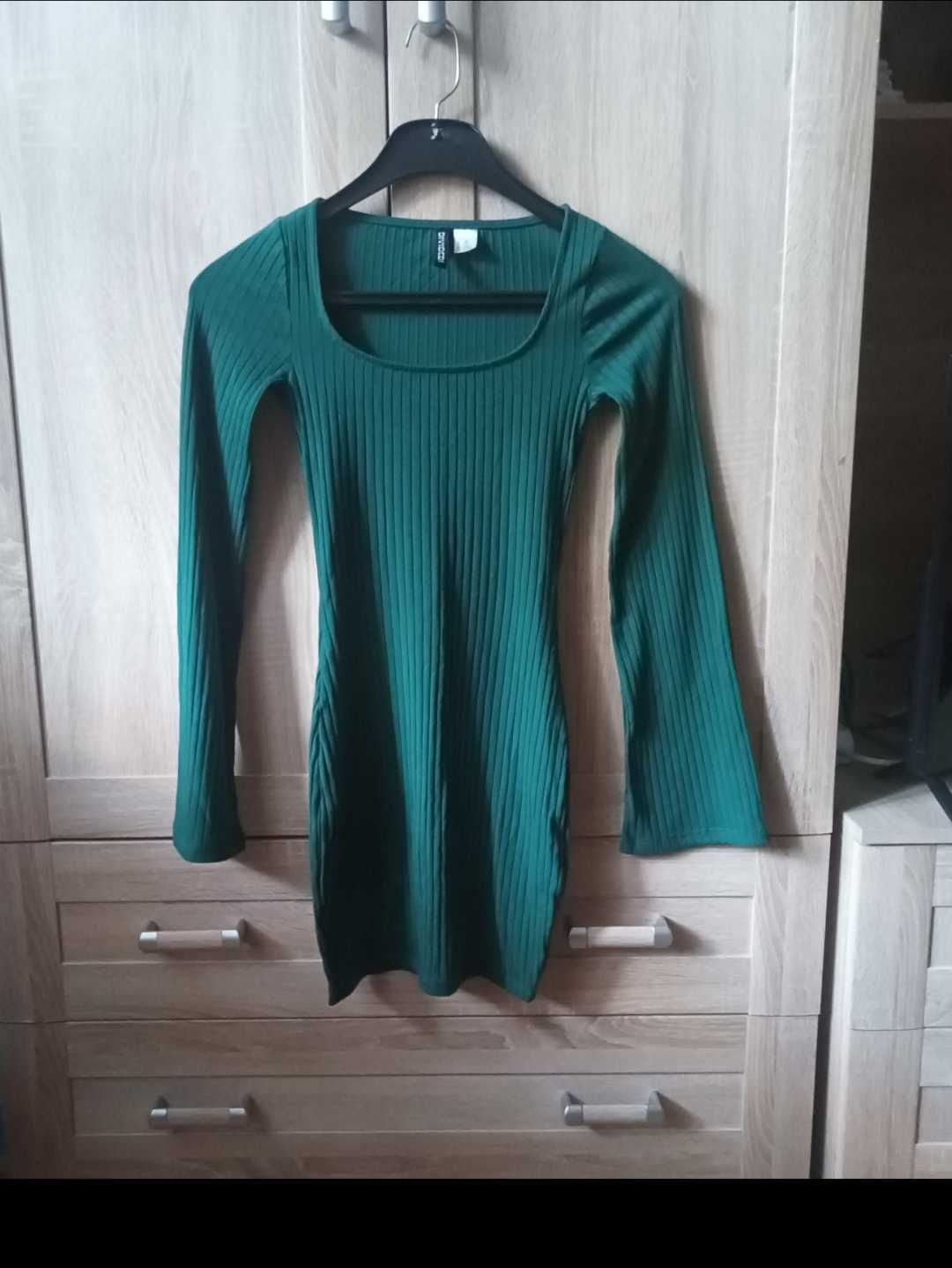 H&M prążkowana sukienka z rozszerzanymi rękawami