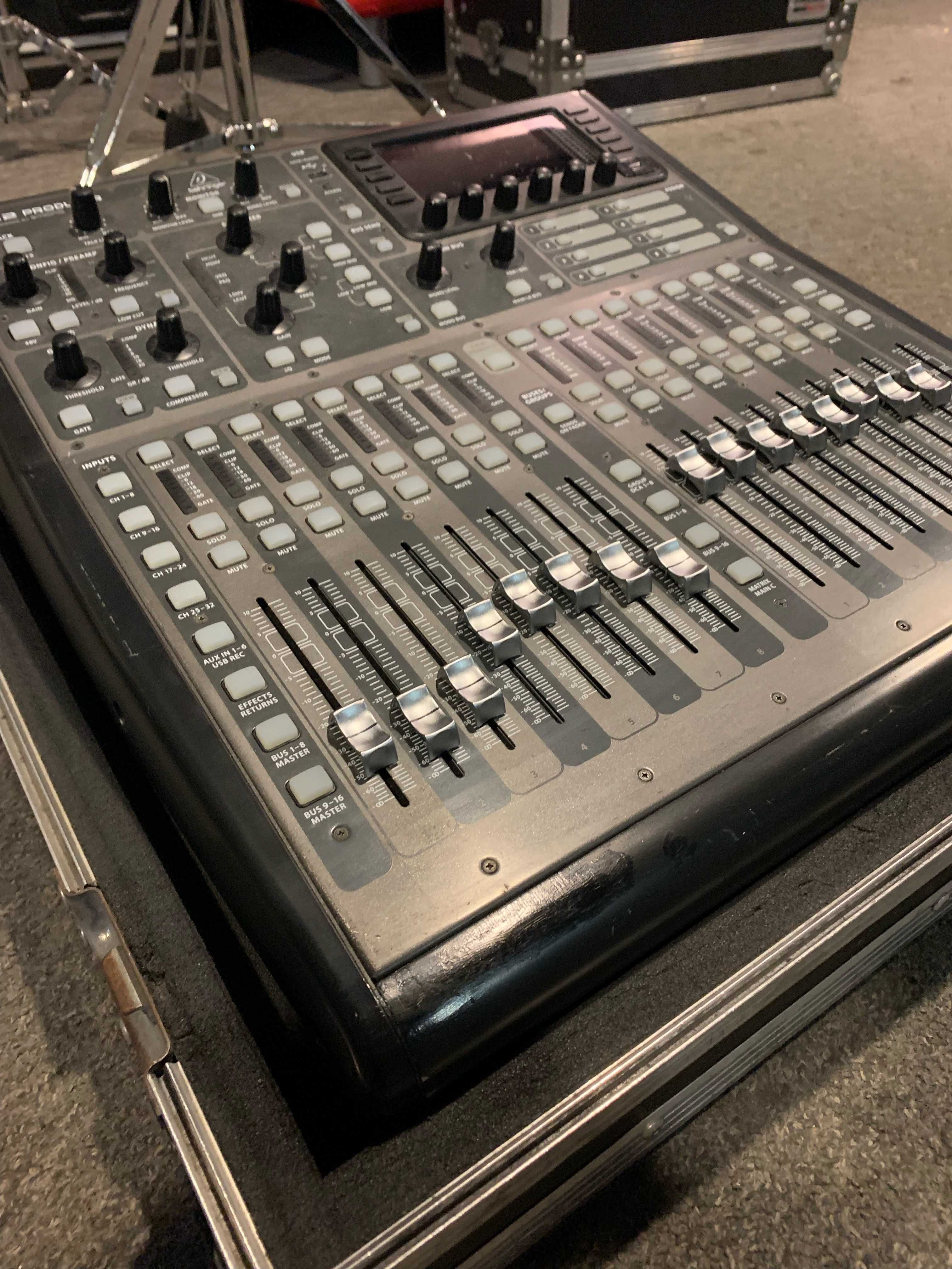 Berhinger X32 Producer + CASE + Klark Teknik DN32-WSG (WAVES) STAN BDB