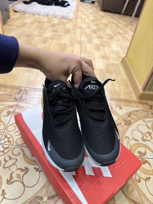 Продам NIKE AIR MAX 270