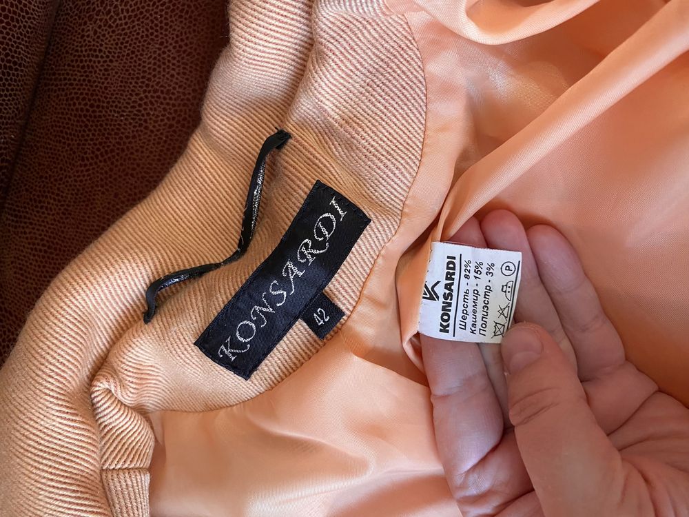 Пальто осіннє жіноче класичне абрикосове шерсть кашемір розмір 42