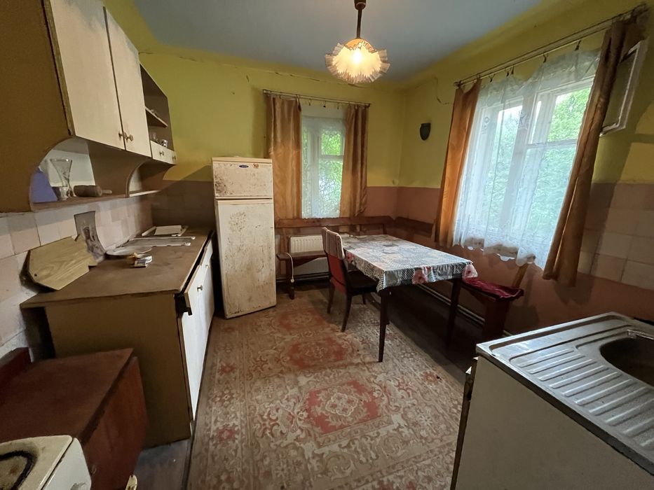 Продається будинок 100м.Крихівці.Комунікації.Центр.Школа.Садок.Місто