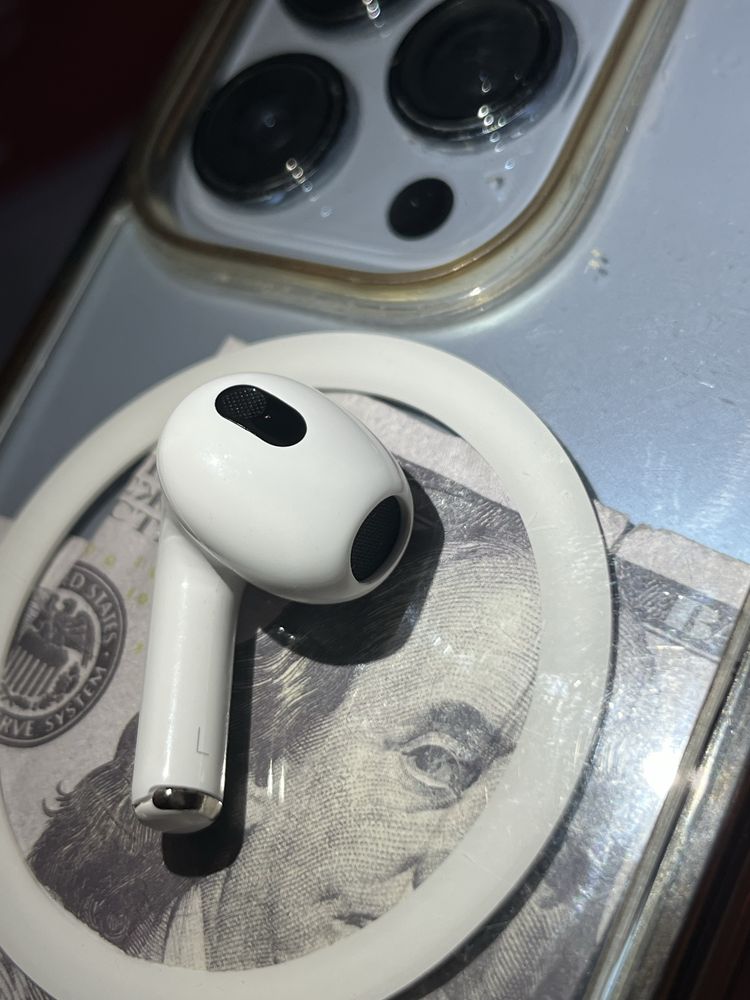 Продам навушник AirPods 3 ліве один без кейсу