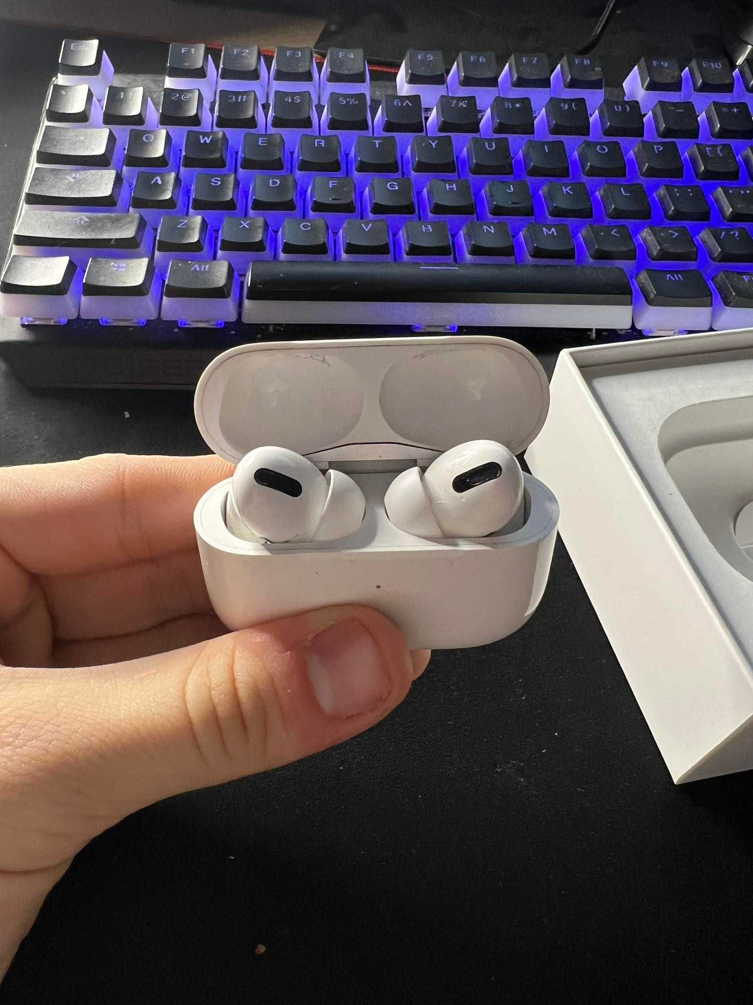 AirPods Pro tanio lecz z uszkodzeniem