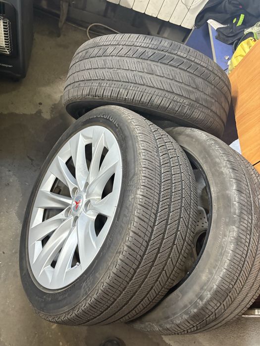 Продам резину Bridgestone 245-45-19