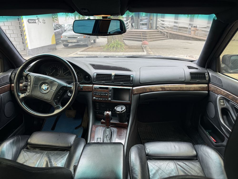 BMW 7 e38 Чорна газ бензин