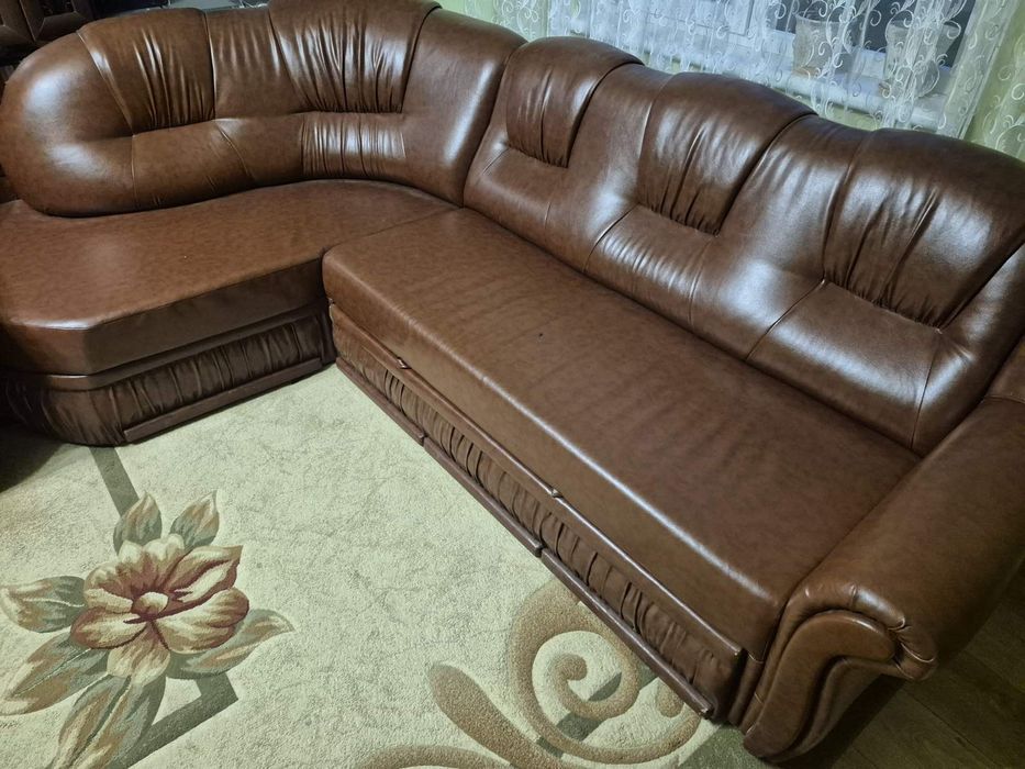 Продам шкіряний куточок