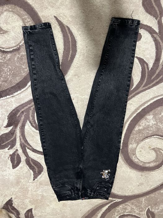 джинсы с вышивкой джери