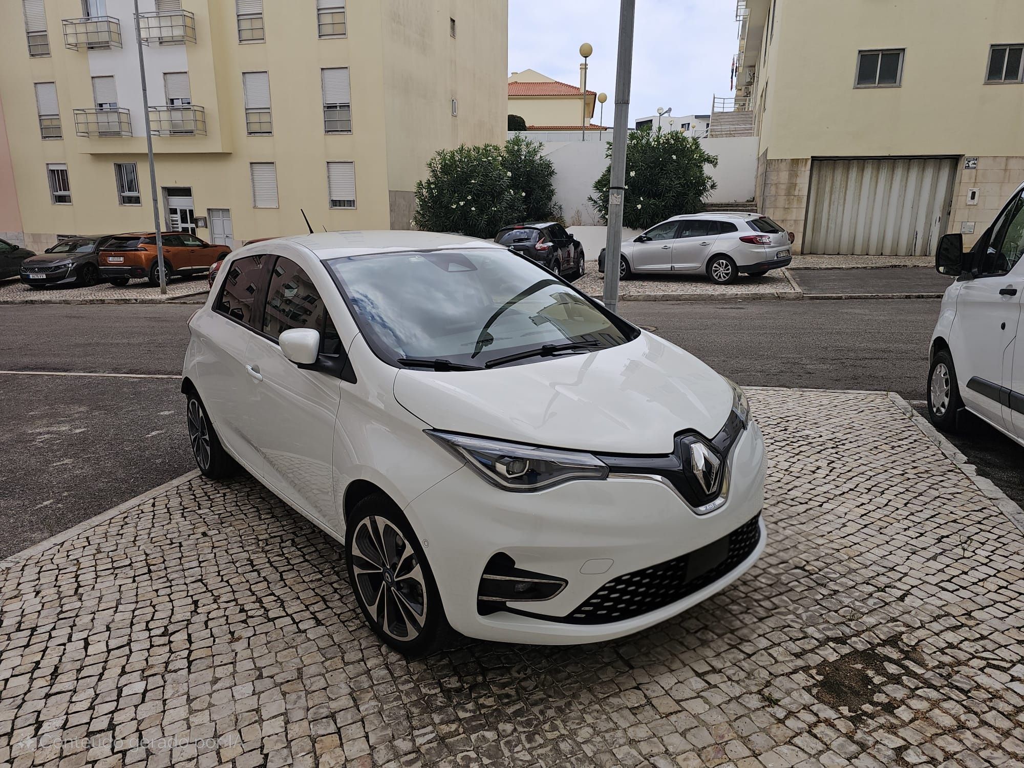VENDO RENAULT ZOE - Em estado impecável