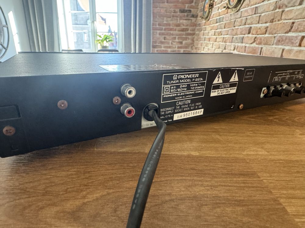 Radio Pioneer F 223 L