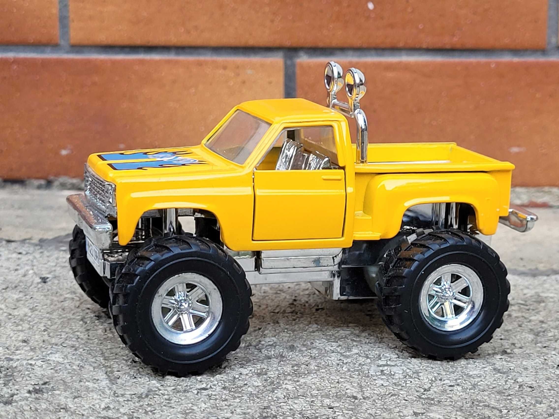 Kolekcja modeli Amerykański Pickup Chevrolet C-10 Bonanza  1:21 1:34