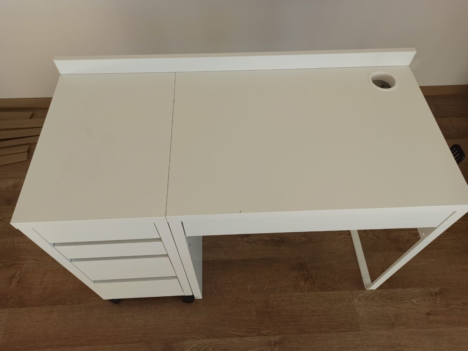 Biurko Ikea Mickie+ komoda Ikea Mickie