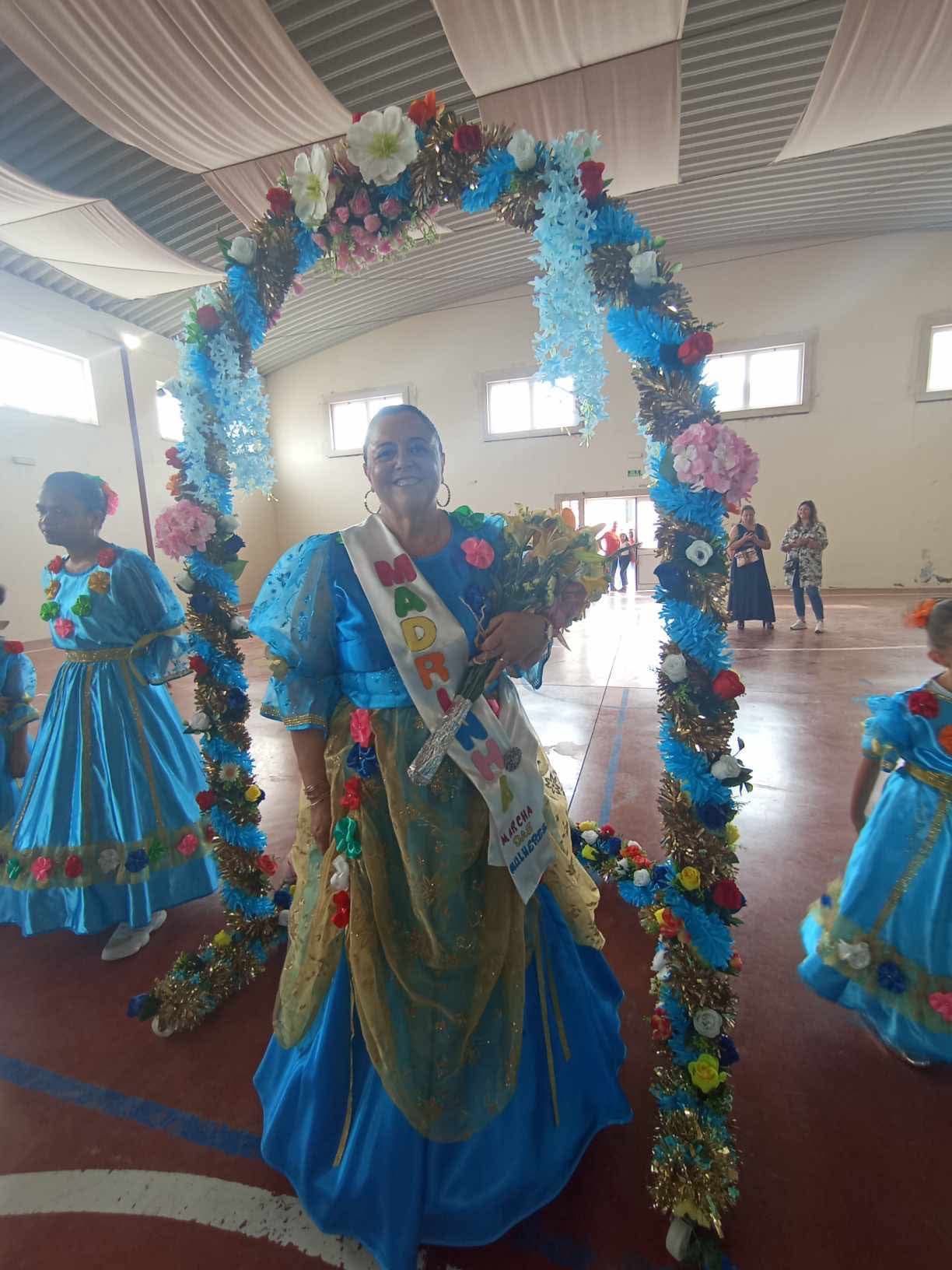 Trajes de Marchas Populares para alugar