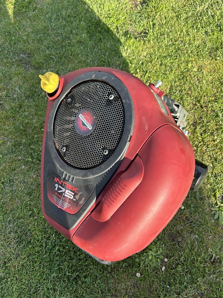 Silnik Briggs & Stratton 17,5 HP Intek - Uszkodzony