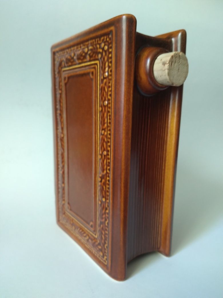 Karafka ceramiczna. Książka