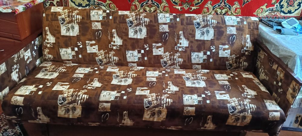 Продам диван книжка .