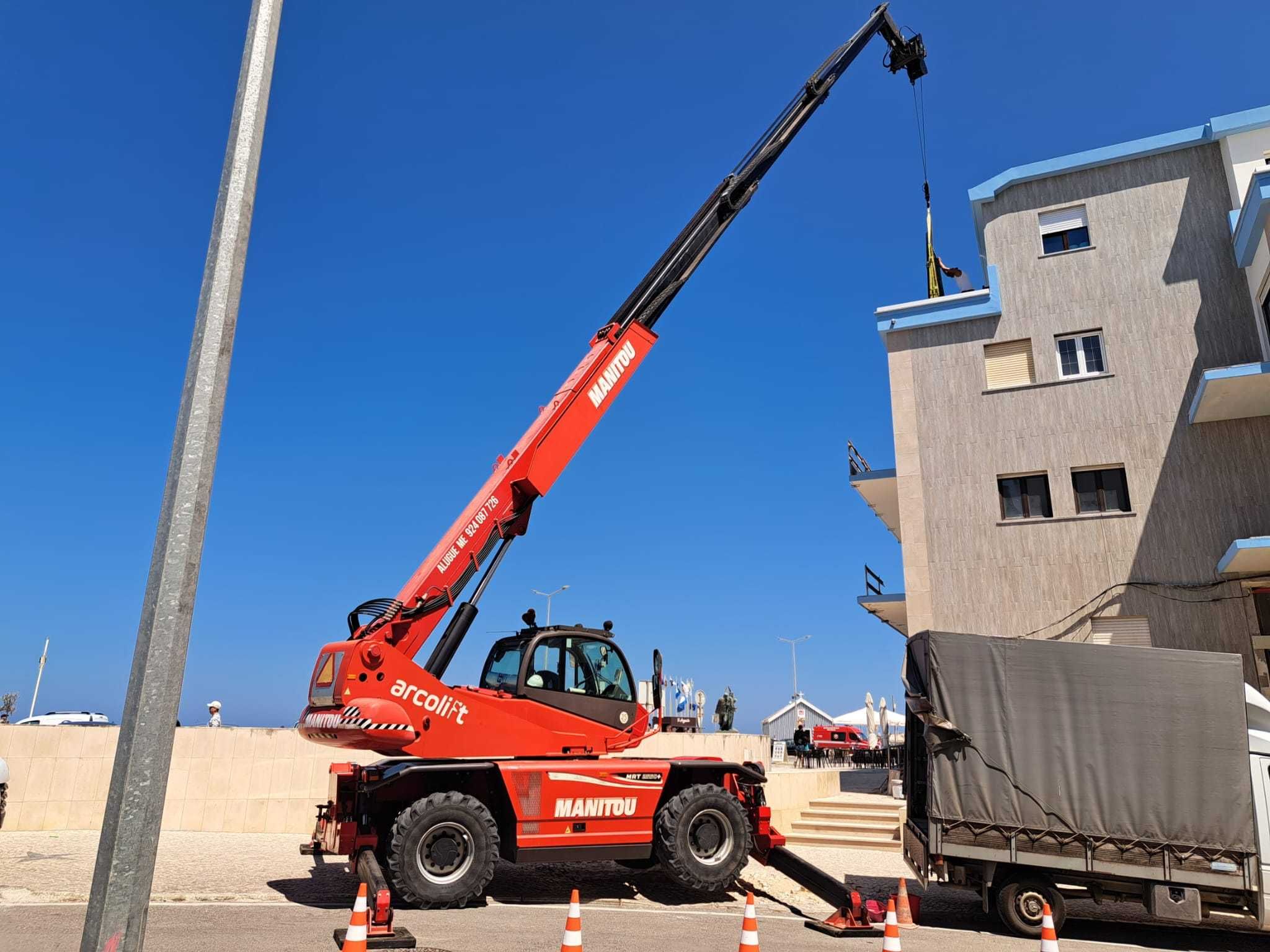 Serviço Com Operador de Empilhador Telescópico Rotativo MANITOU 25m!