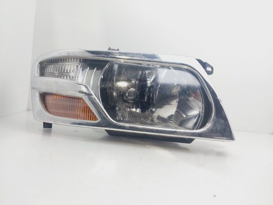 FAROL DIREITO MITSUBISHI MONTERO