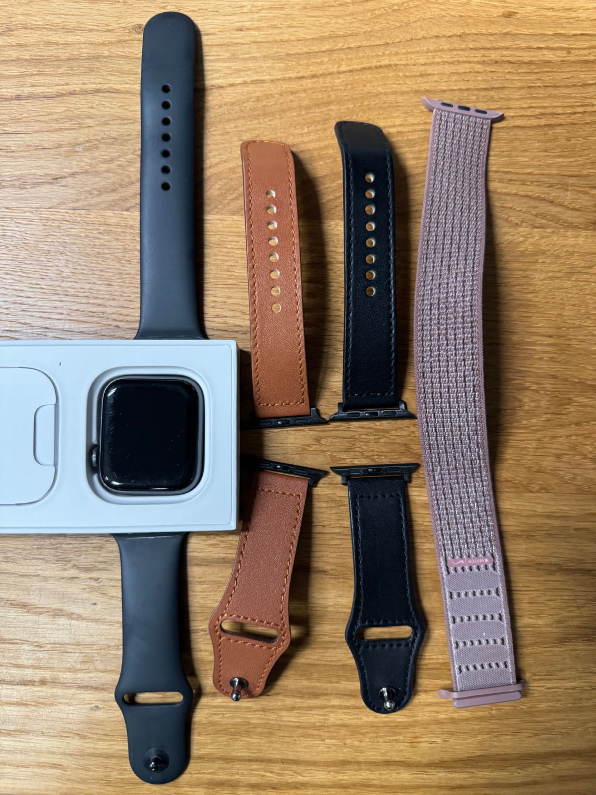 iWatch SE 44mm, 4 paski