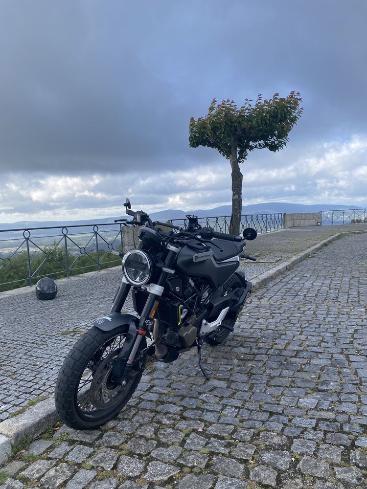 Husqvarna svartpilen 125 cafe racer