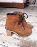Wloskie buty na obcasie, koturnie, skora zamszowa, rudy cieply braz
37