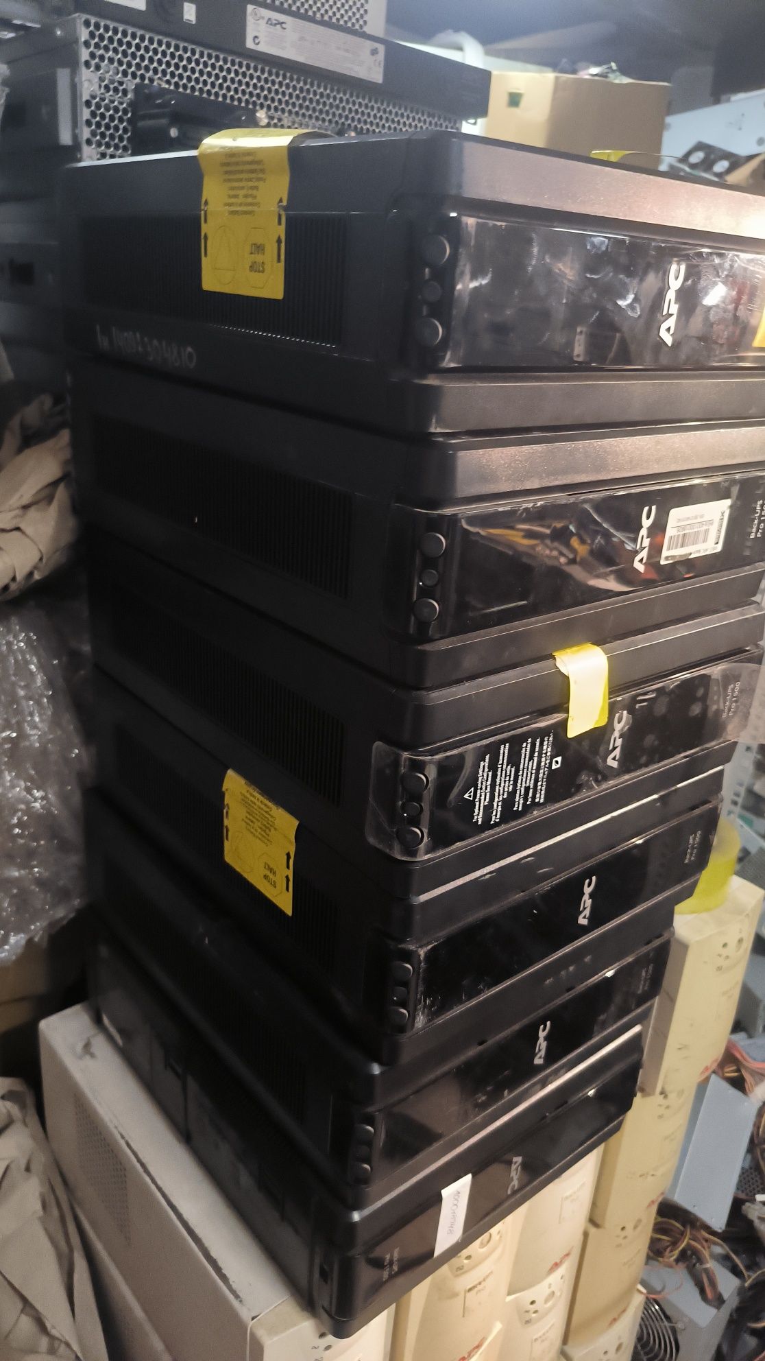 Бесперебійники APC Back-UPS Pro 1500