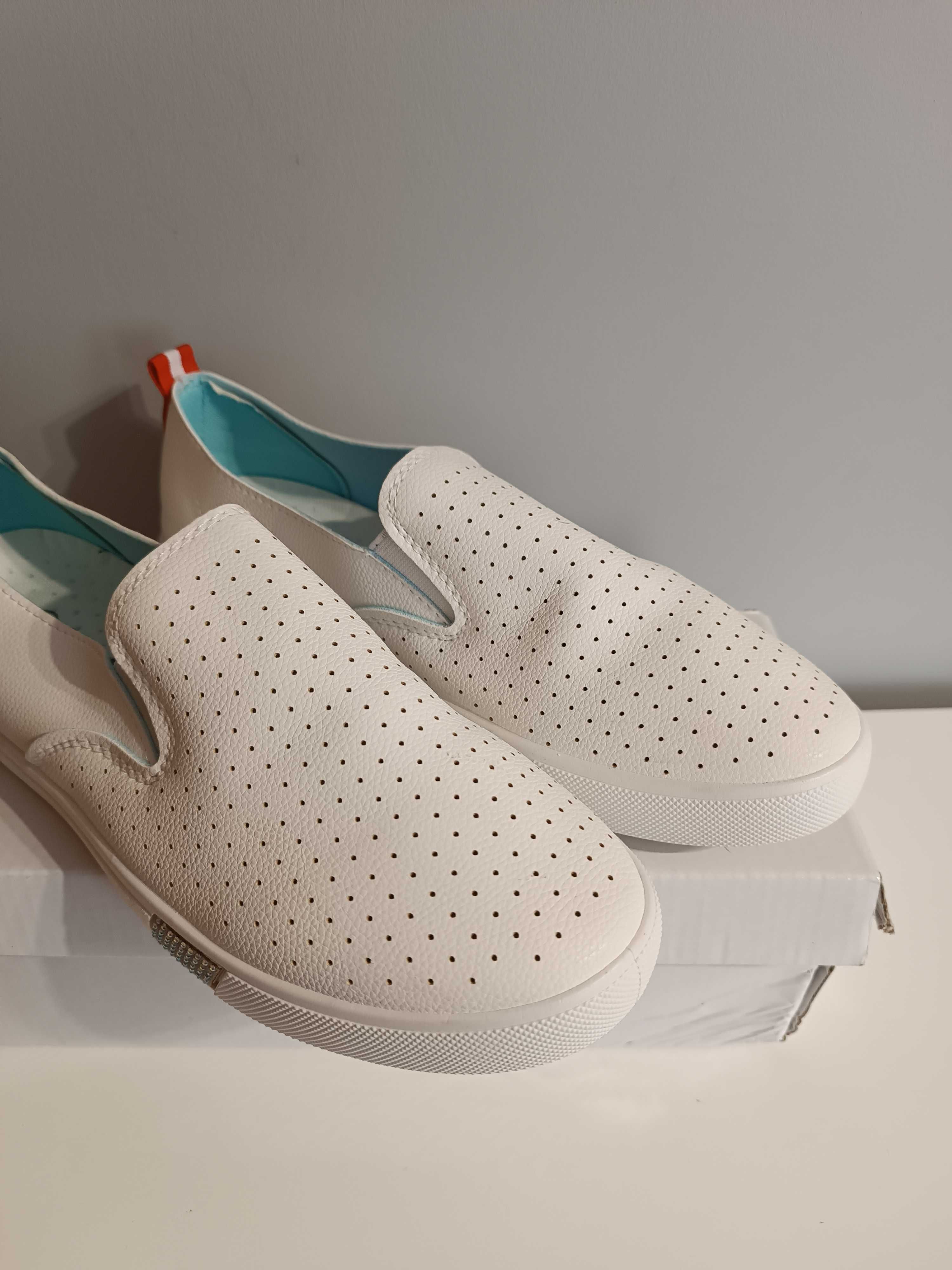 Białe wsuwane espadryle trampki z ekoskóry rozmiar 40
