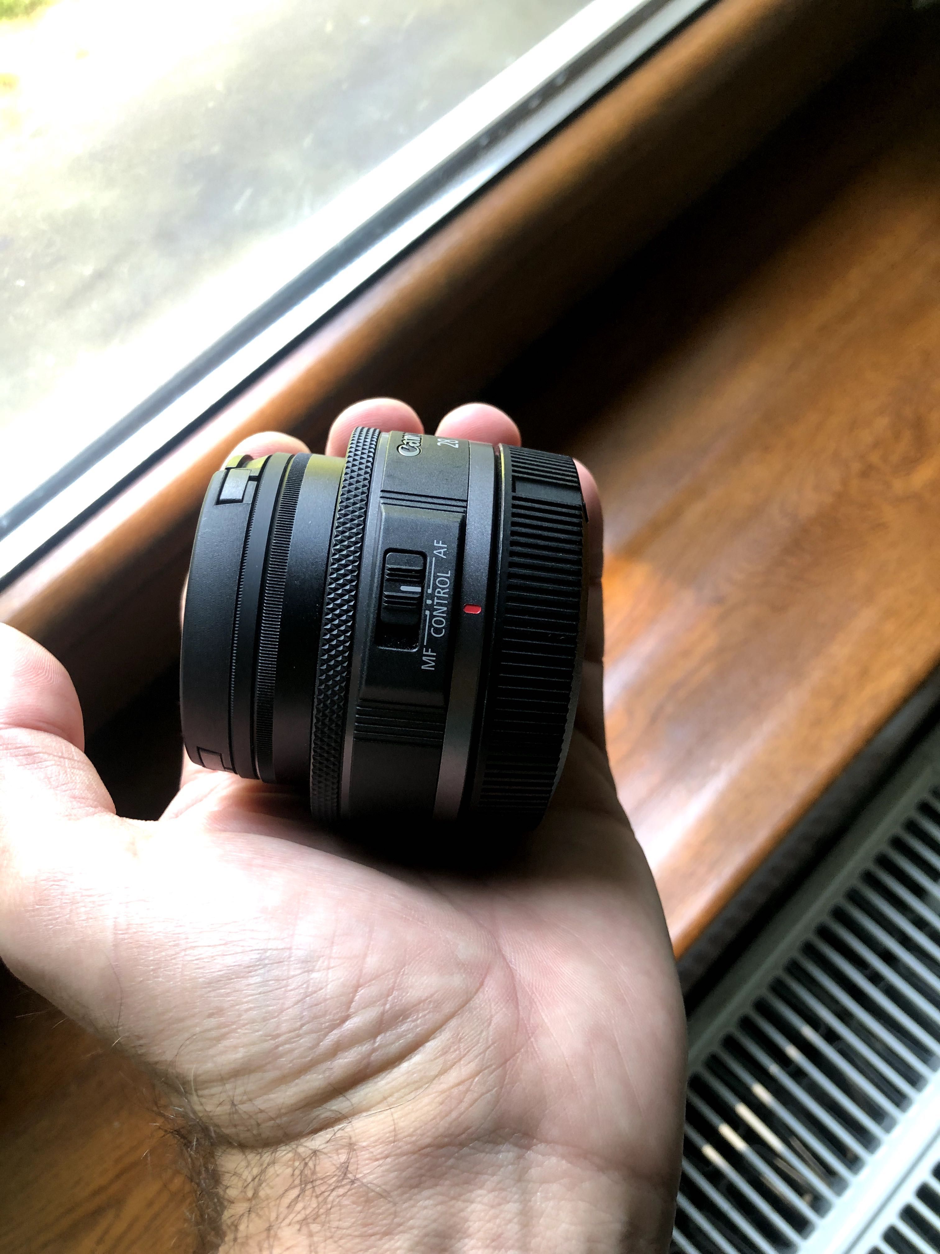 Canon RF 28mm f/2.8 STM