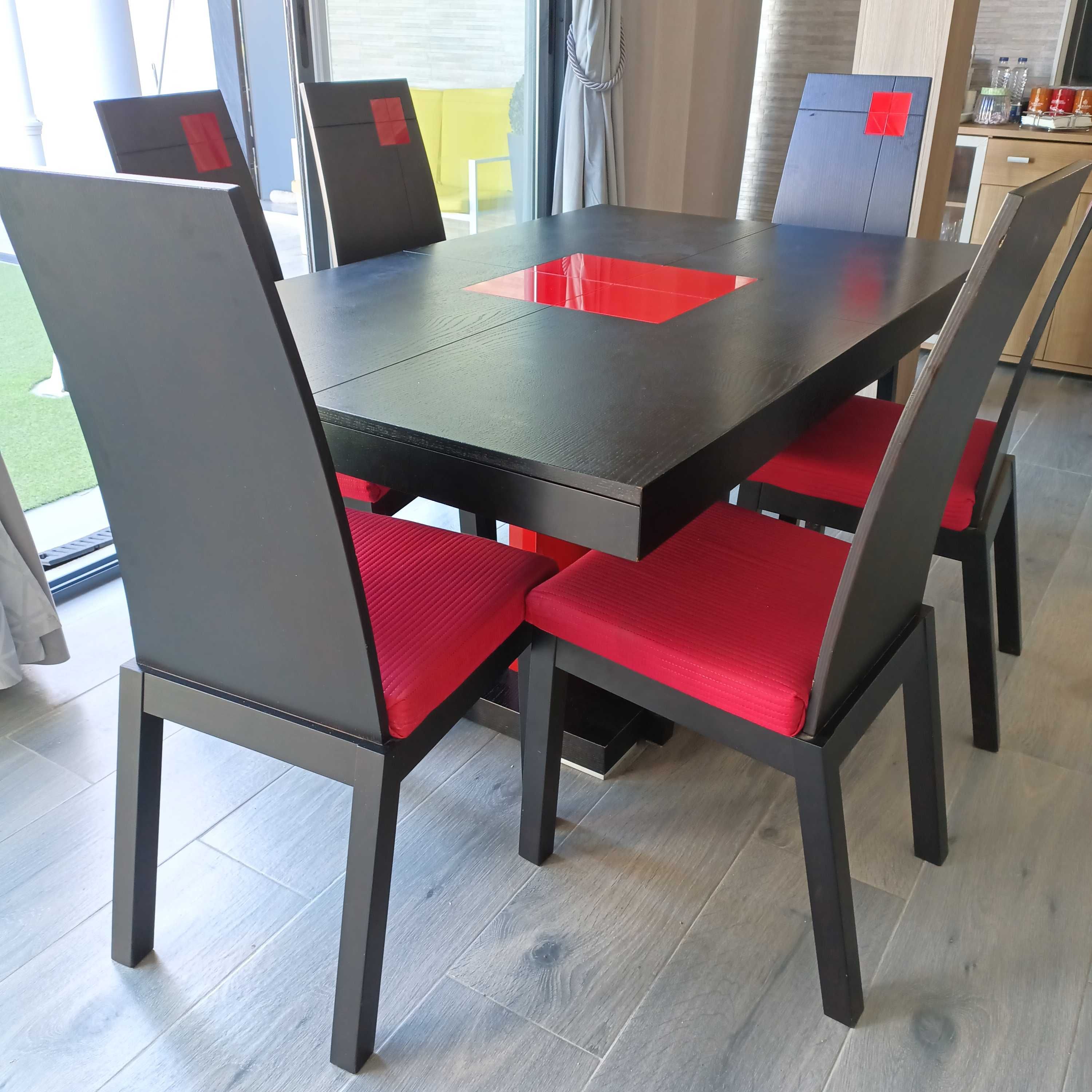 Conjunto Mesa Extensível e Cadeiras