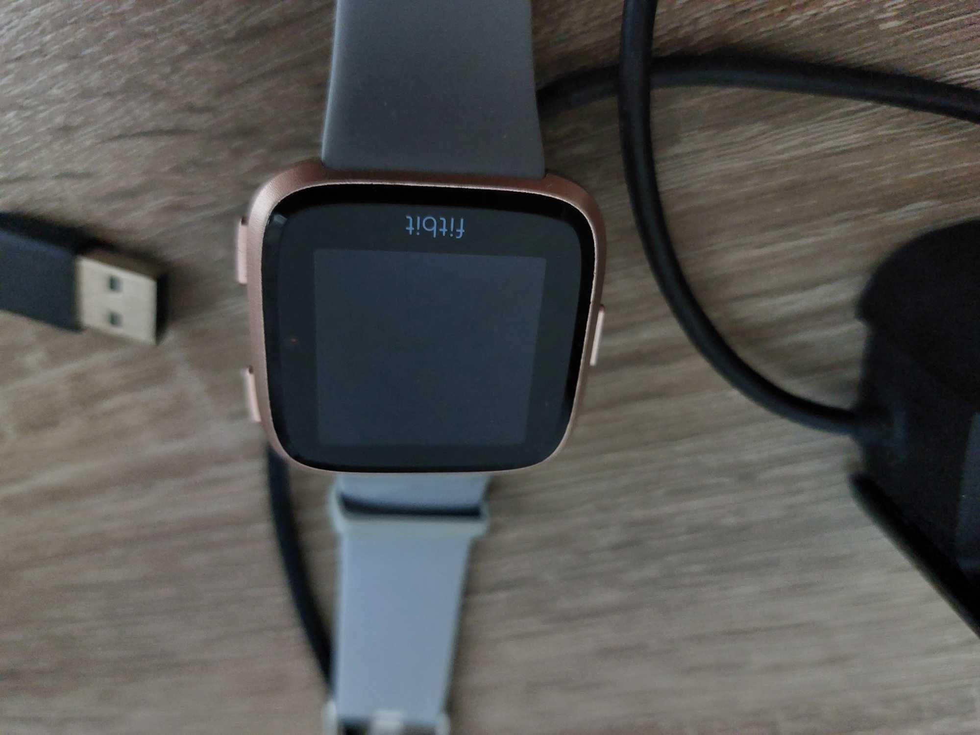 Smartwatch Fitbit Versa niebieski