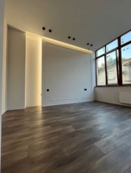 Продам двокімнатну квартиру в новобудові в центрі