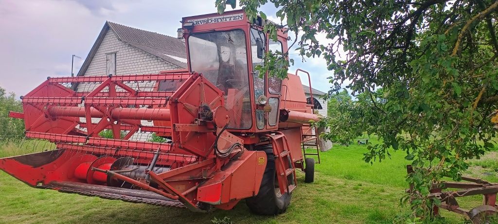 Продам зернозбиральний комбайн Massey Ferguson 440