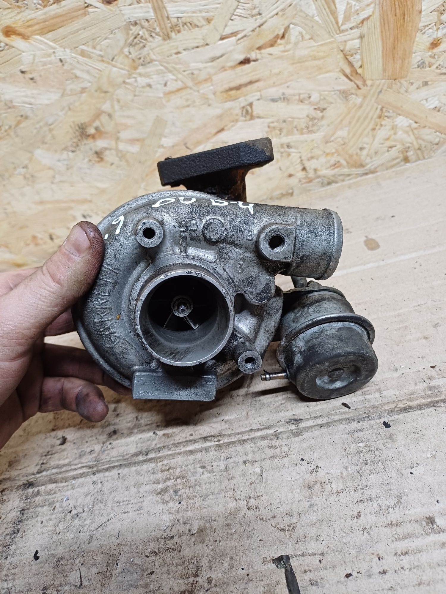 Audi 80 B-4 1.8 TDI турбіна 028145701T 028145701E 028145703D